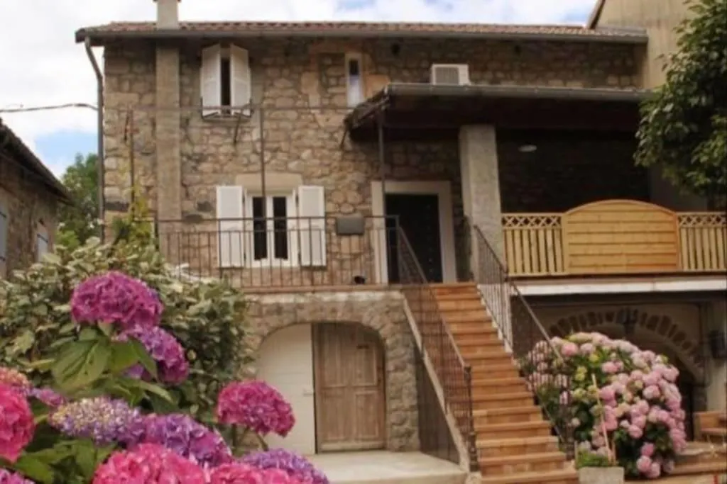 Gite Le Camelia Meyras
